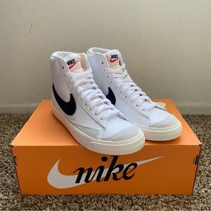 Women's Nike Blazer Mid 77 **NEW**